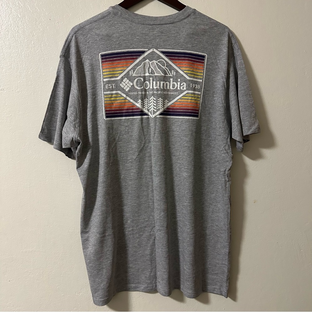 BNWT Men Columbia Sportswear Back Graphic Gray XL Mountain Outdoor T-Shirt.